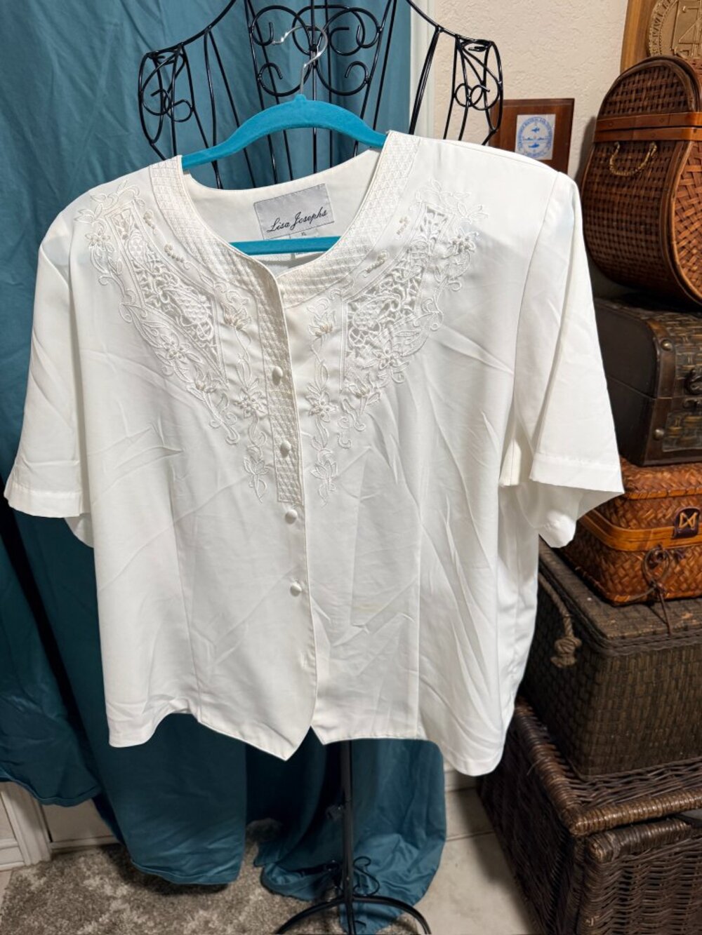 Lisa Joseph White Embroidered Short Sleeve Blouse – Size XL - Picture 2 of 3